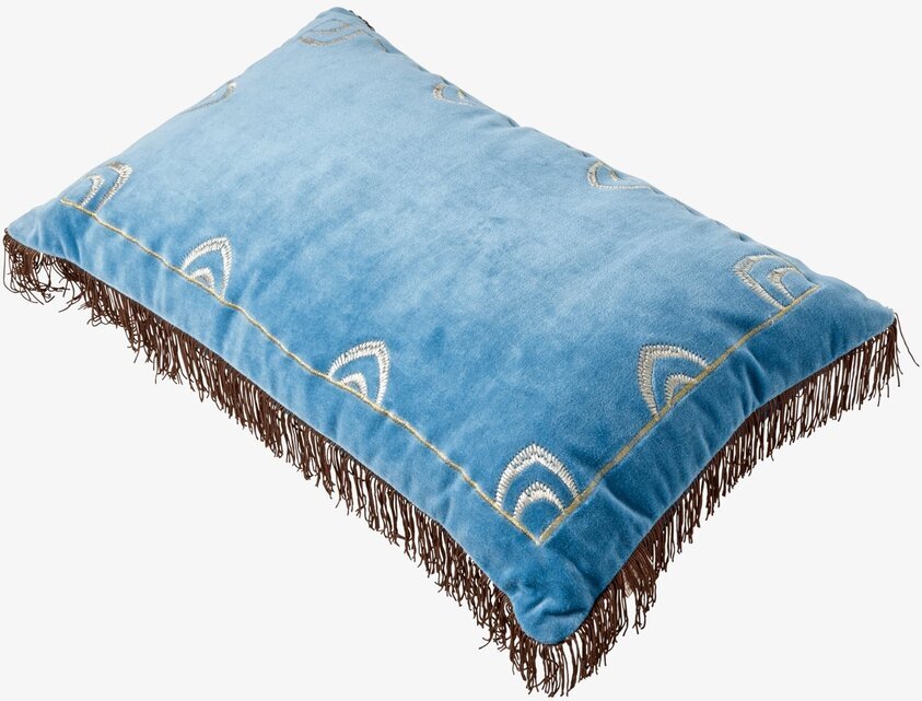 Prydnadskudde Velour Blue från Rice med broderier och fransar