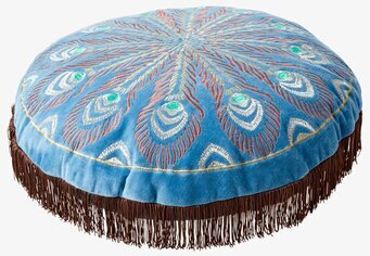 Rund Prydnadskudde Peacock Print Blue från Rice i blått