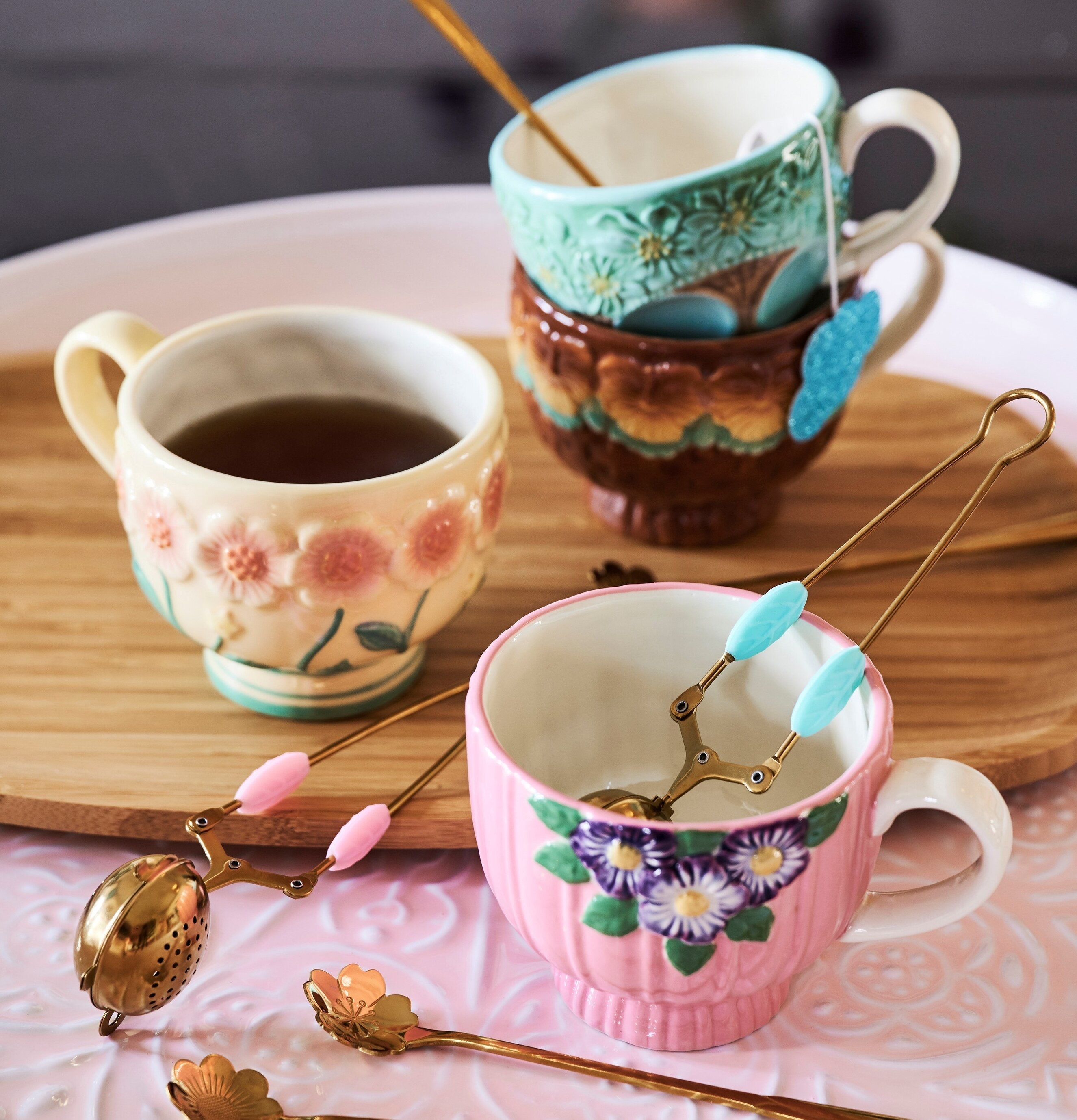 Keramikmugg Brown Flower Design från Rice med blommönster