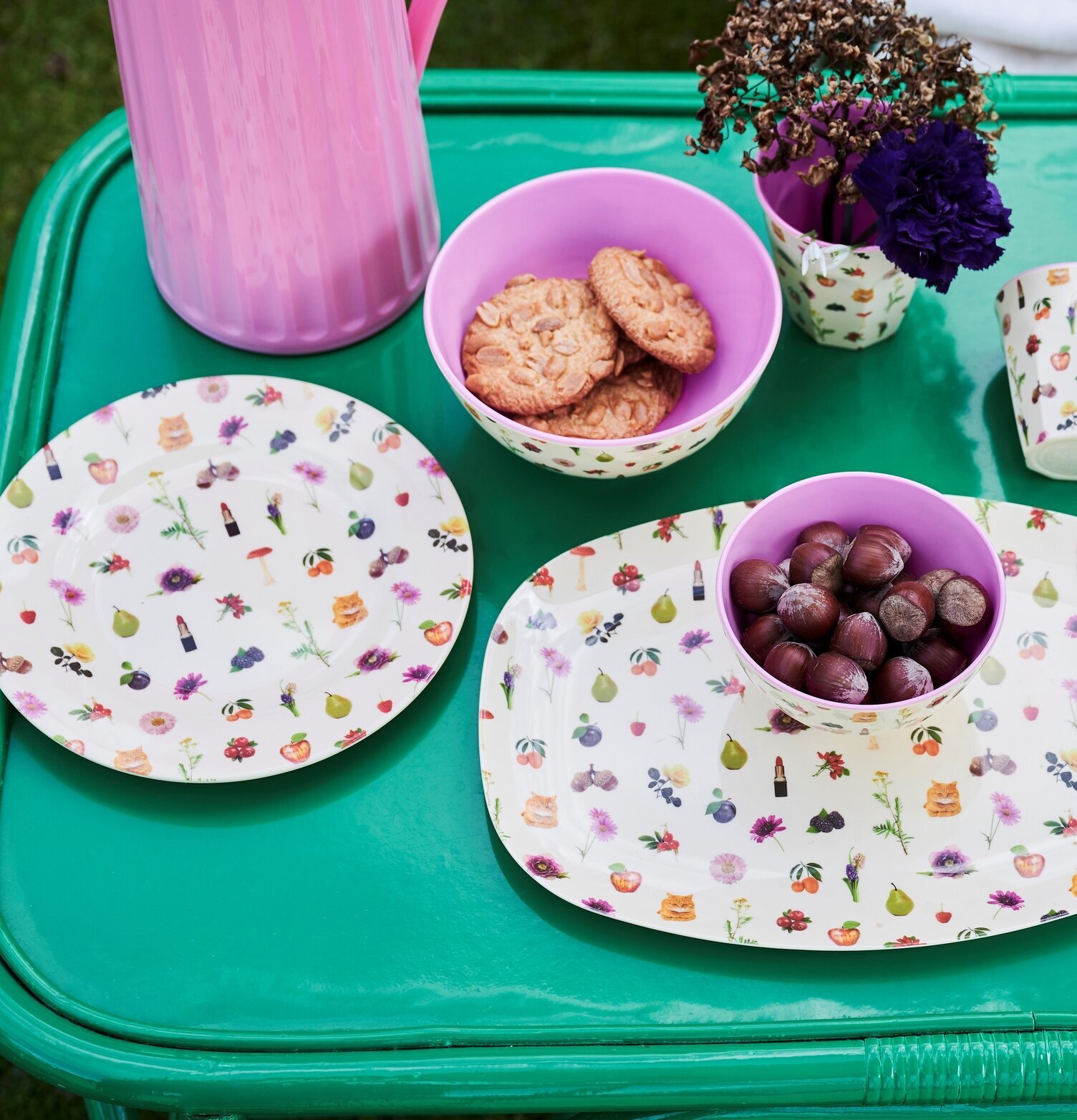 Assiett Lipstick Fall Print från Rice med färgglada motiv