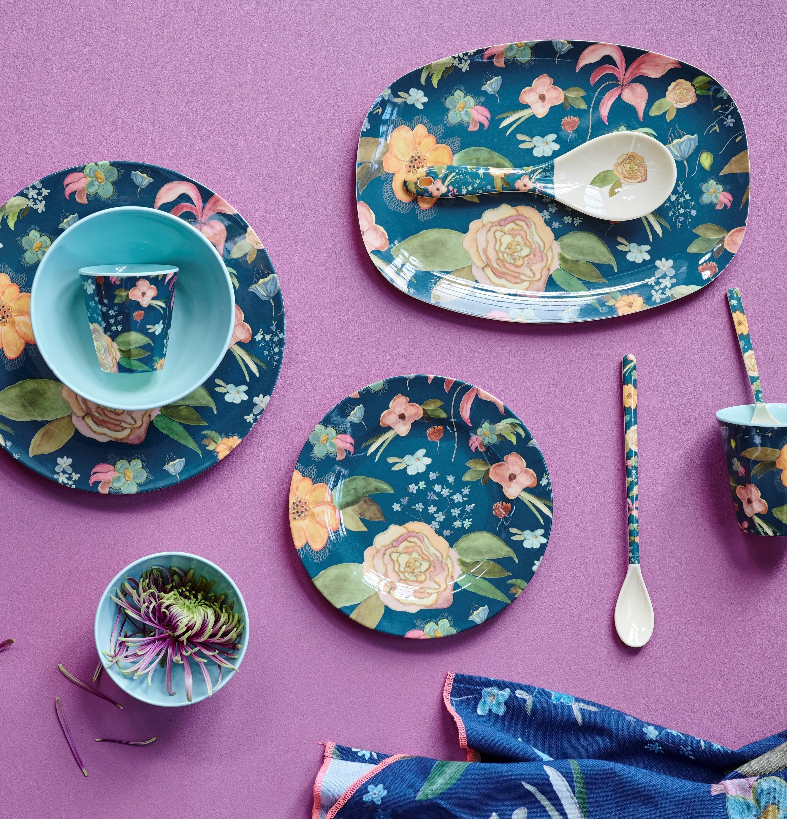 Tallrik Selma´s Flower Print från Rice med blommönster