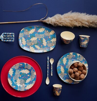 Bild av höstinspirerad porslinskollektion med ekollonmotiv