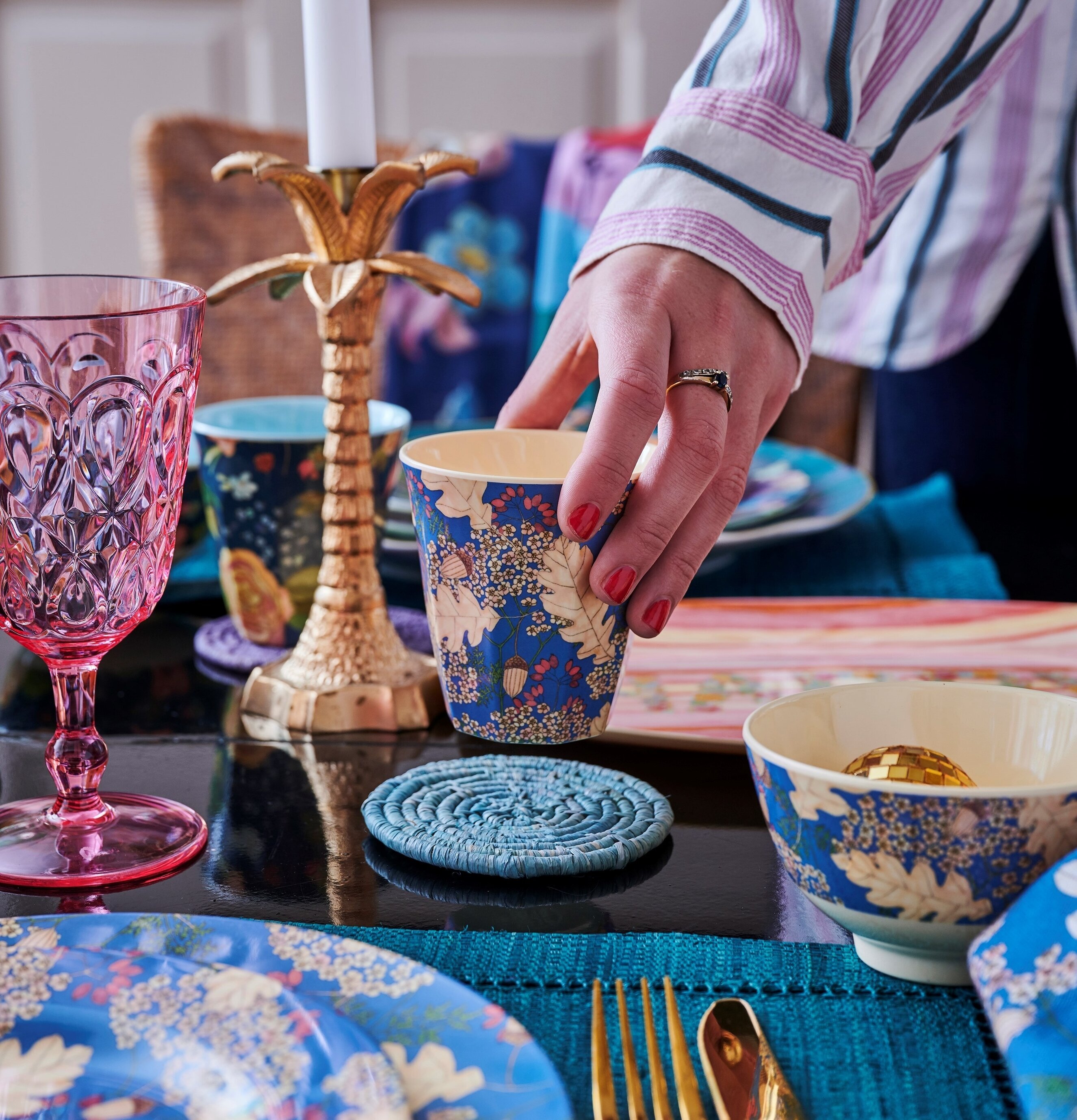 Mugg Autumn & Acorns Print från Rice i elegant dukning