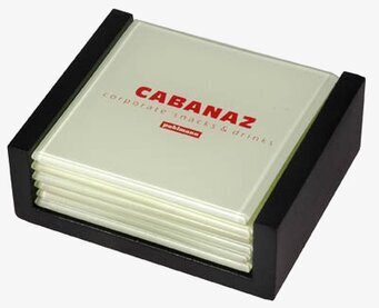 Glasunderlägg 6-p vanilj från Cabanaz i hållare av trä