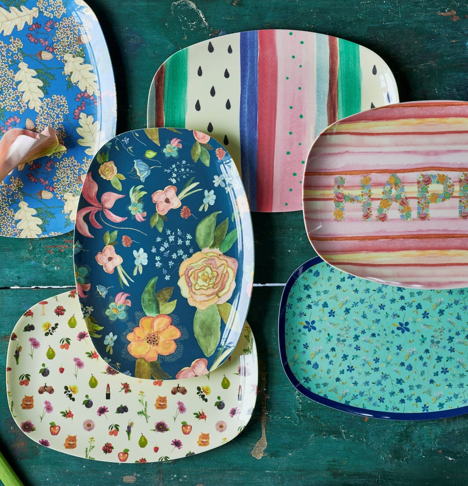 Tallrik Autumn & Acorn Print från Rice på rustik träyta