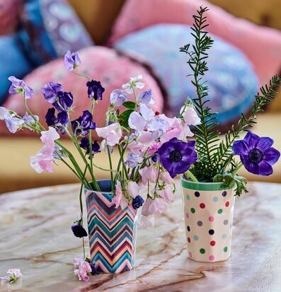 Bild av inspirerande inredning med färgglada detaljer