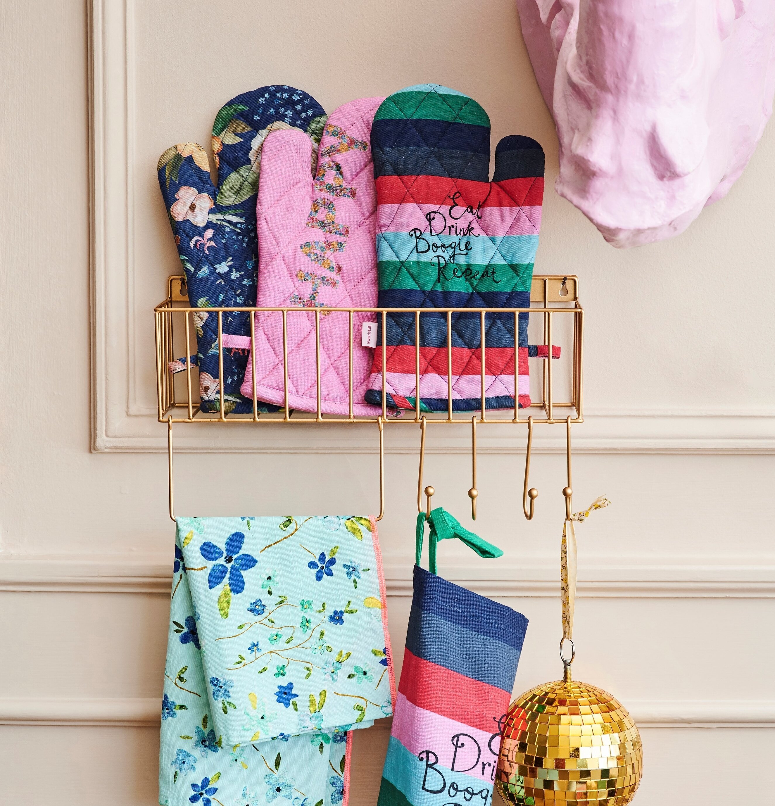 Ugnsvante Selma´s Fall Flower Print från Rice i kök