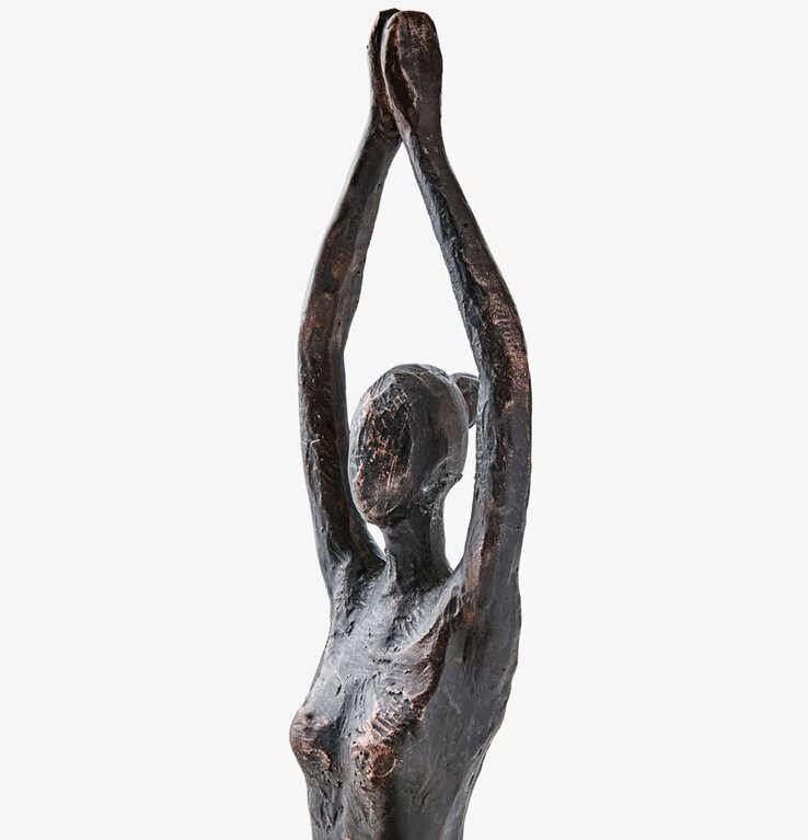 Staty Pose Brons/Svart från Affari med armarna ovan huvudet