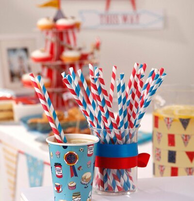 Sugrör Village Fete från Talking Tables i festlig miljö