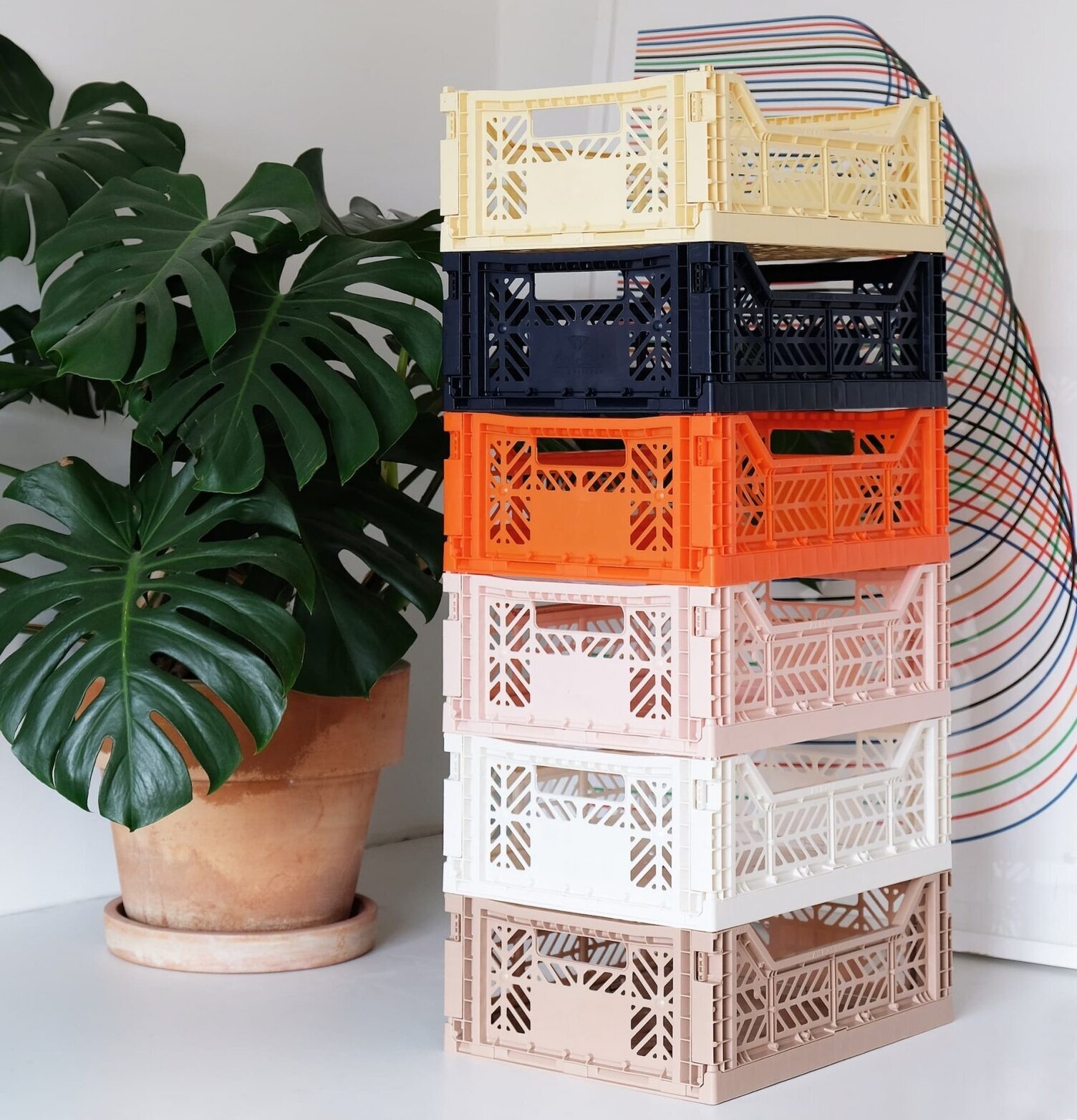 Förvaringsback Maxi Almond Green från Aykasa i modern miljö