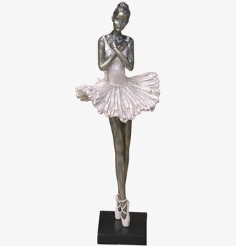 Stående Ballerina från Chic Antique i elegant pose