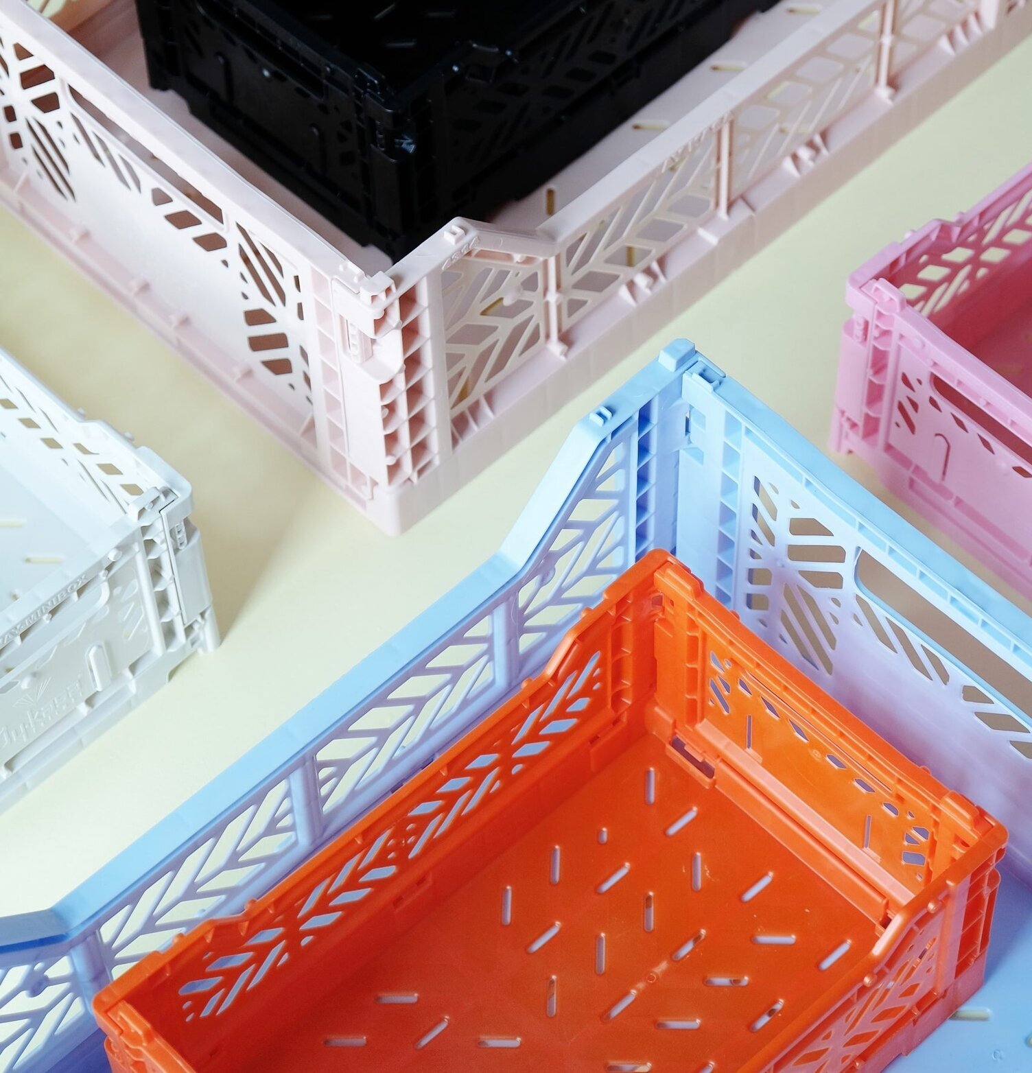 Förvaringsback Midi Gold från Aykasa i olika färger