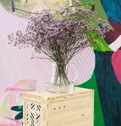 Förvaringsback Midi Svart från Aykasa i färgstark miljö