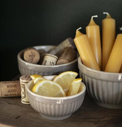 Stearinljus Kort Senapsgul från IB Laursen i keramikskål