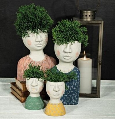 Ansiktskruka Stoneface L från Trademan på ljusgrått bord