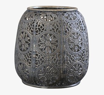 Bild av ljuslykta i antik brons med intrikata mönster