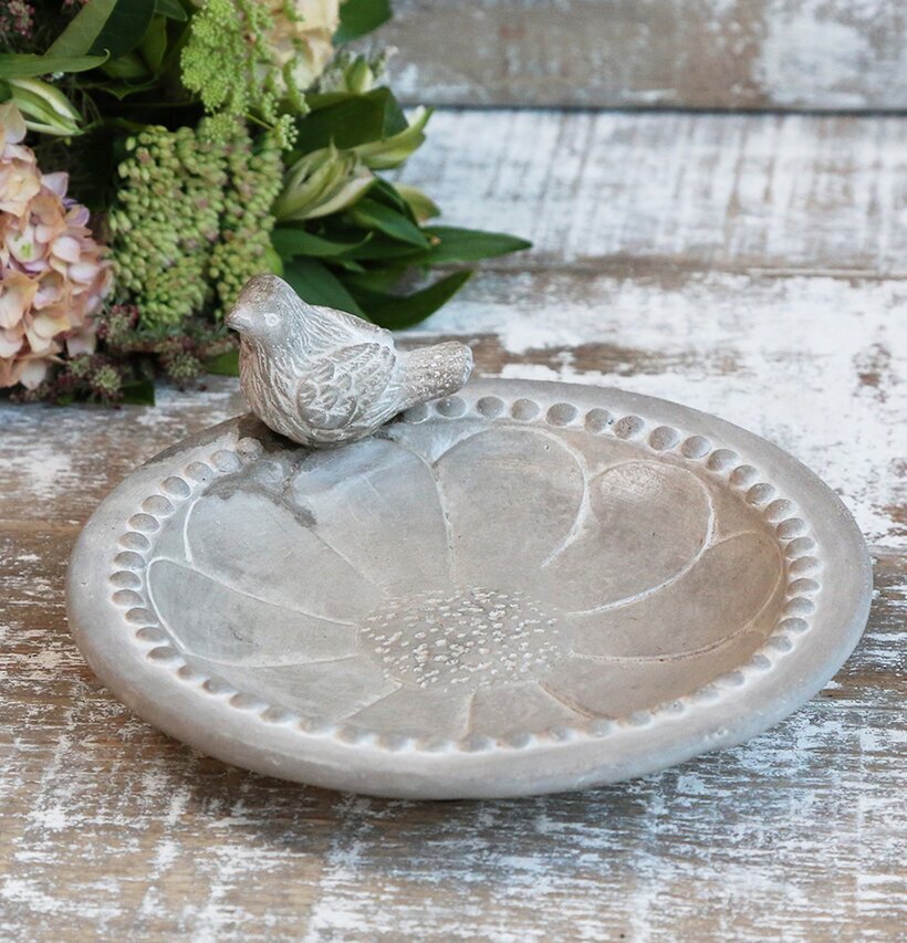 Fågelbad Pärlkant & Blomster från Chic Antique i trädgård