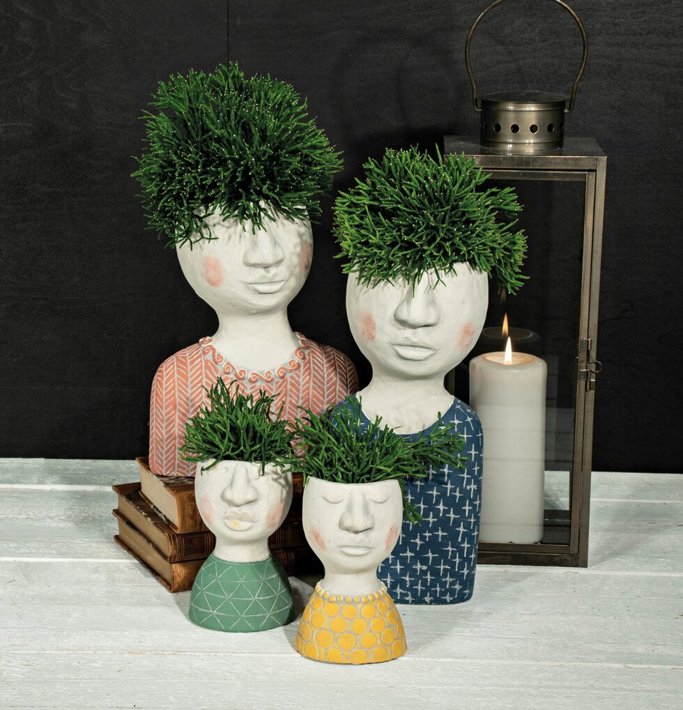 Ansiktskruka Stoneface från Trademan med gröna plastväxter