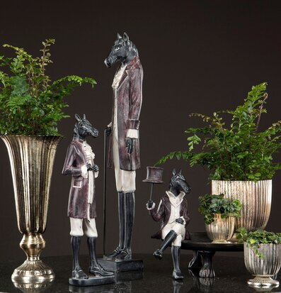Staty Häst Med Kavaj från A Lot Decoration, tre hästfigurer