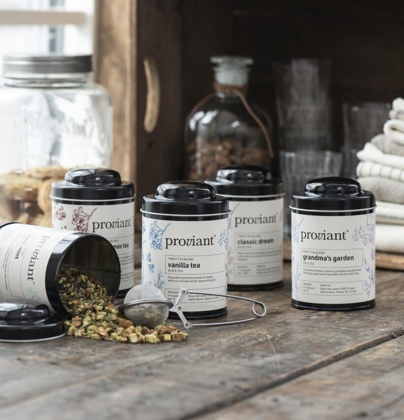 Te Örtte Cool Mint från IB Laursen på rustikt träbord