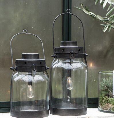 Lanterna LED Metall Svart från IB Laursen på fönsterbräda