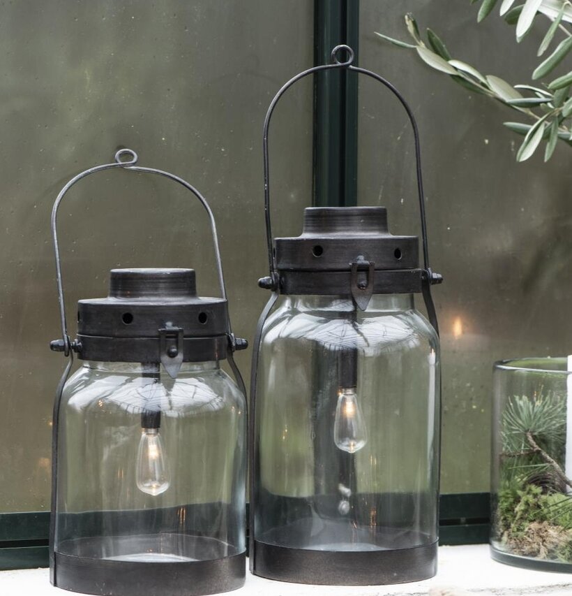 Lanterna LED Metall Svart från IB Laursen på fönsterbräda