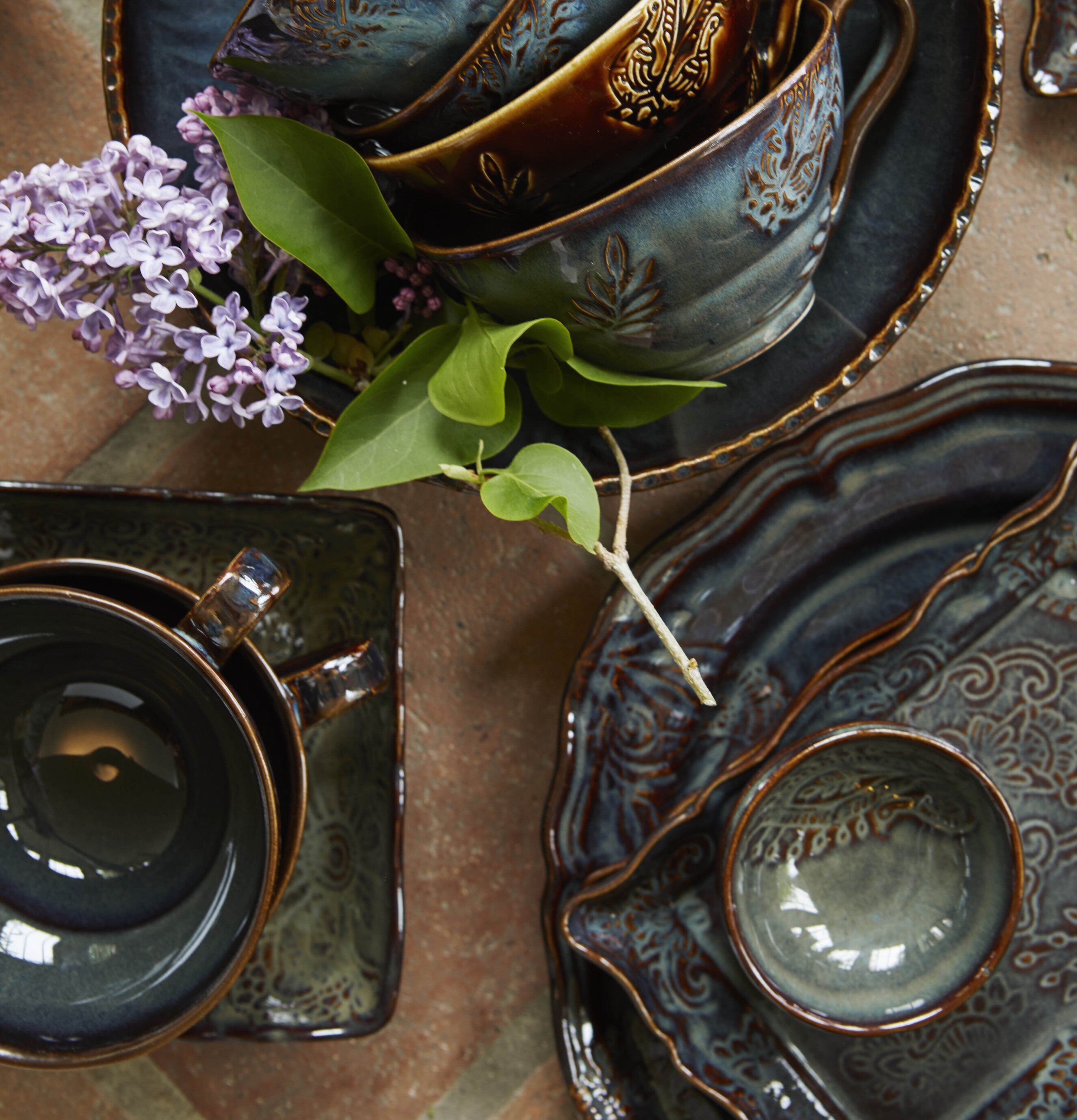 Fat Arabesque Fig från Sthål på rustikt tegelgolv