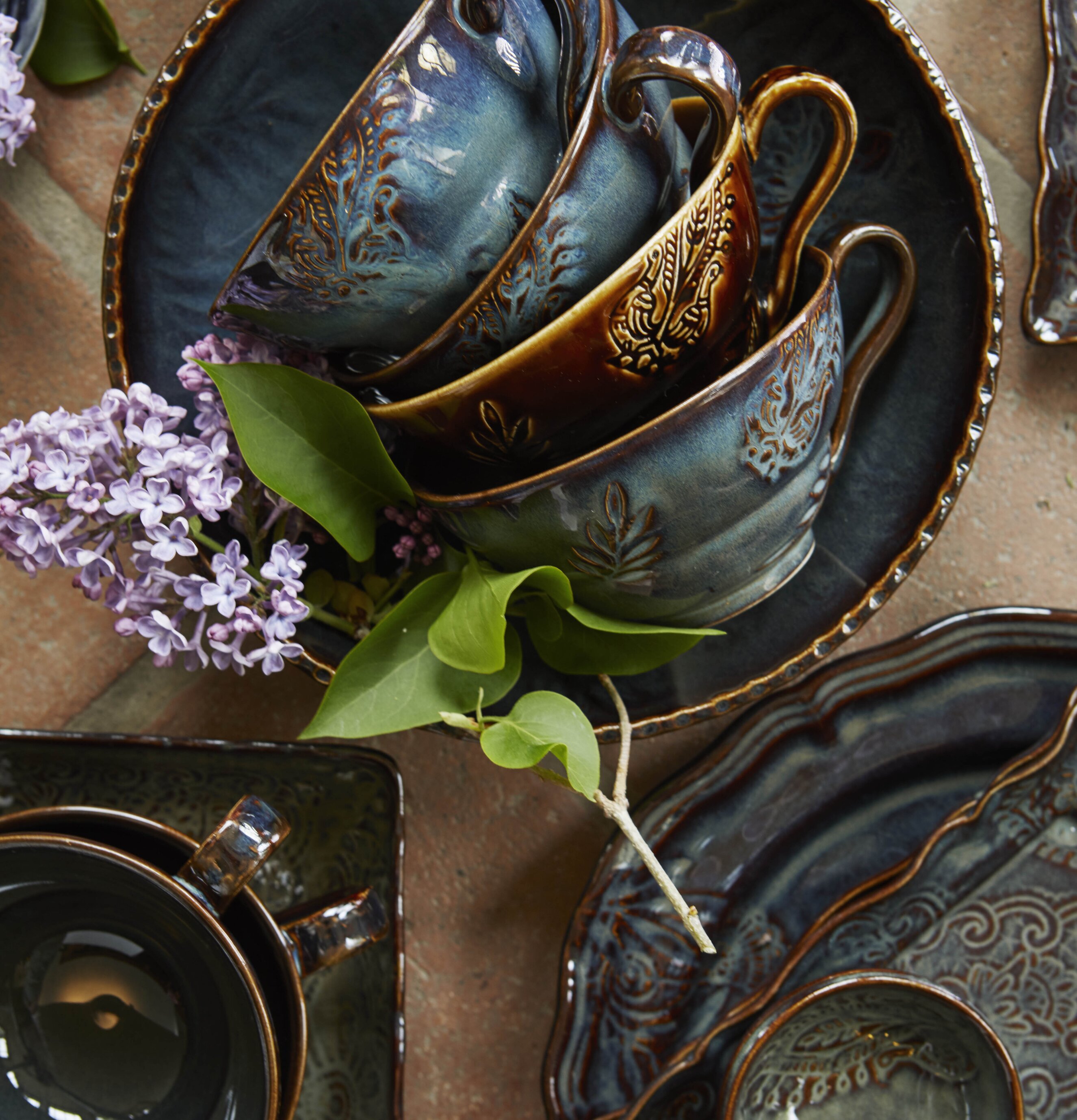 Kopp Arabesque Fig från Sthål med detaljerat mönster