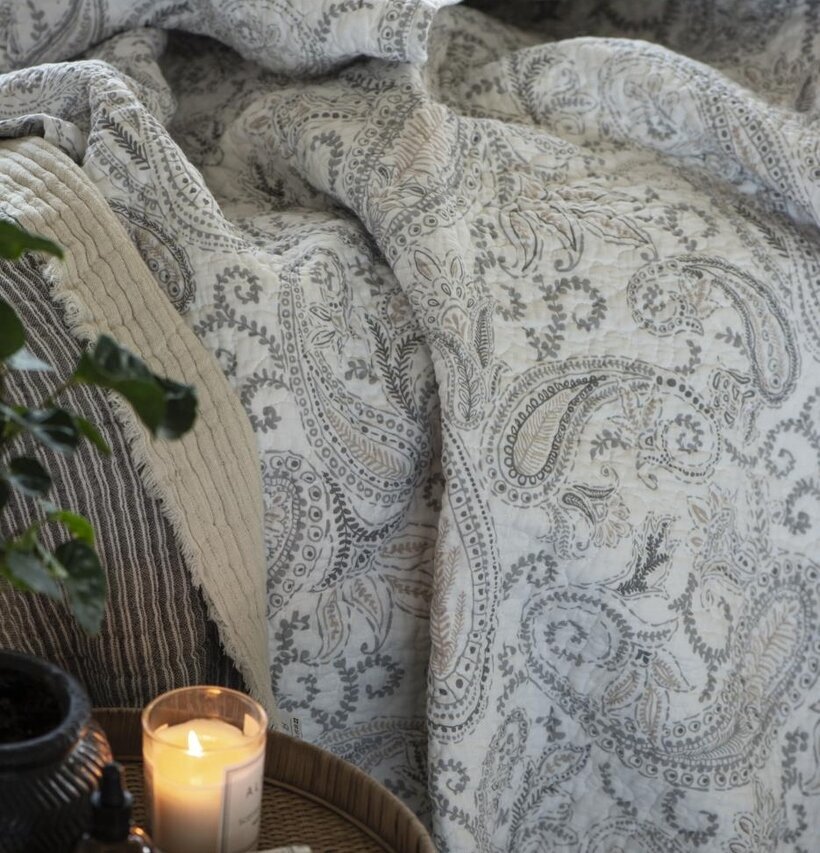 Pläd Vit/Beige Paisley från IB Laursen i hemtrevlig miljö