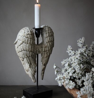 Angelwings Ljusstake Vintage från Majas Cottage på träbord