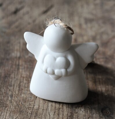 Skyddsängel Hängande Keramik från Majas Cottage på träyta