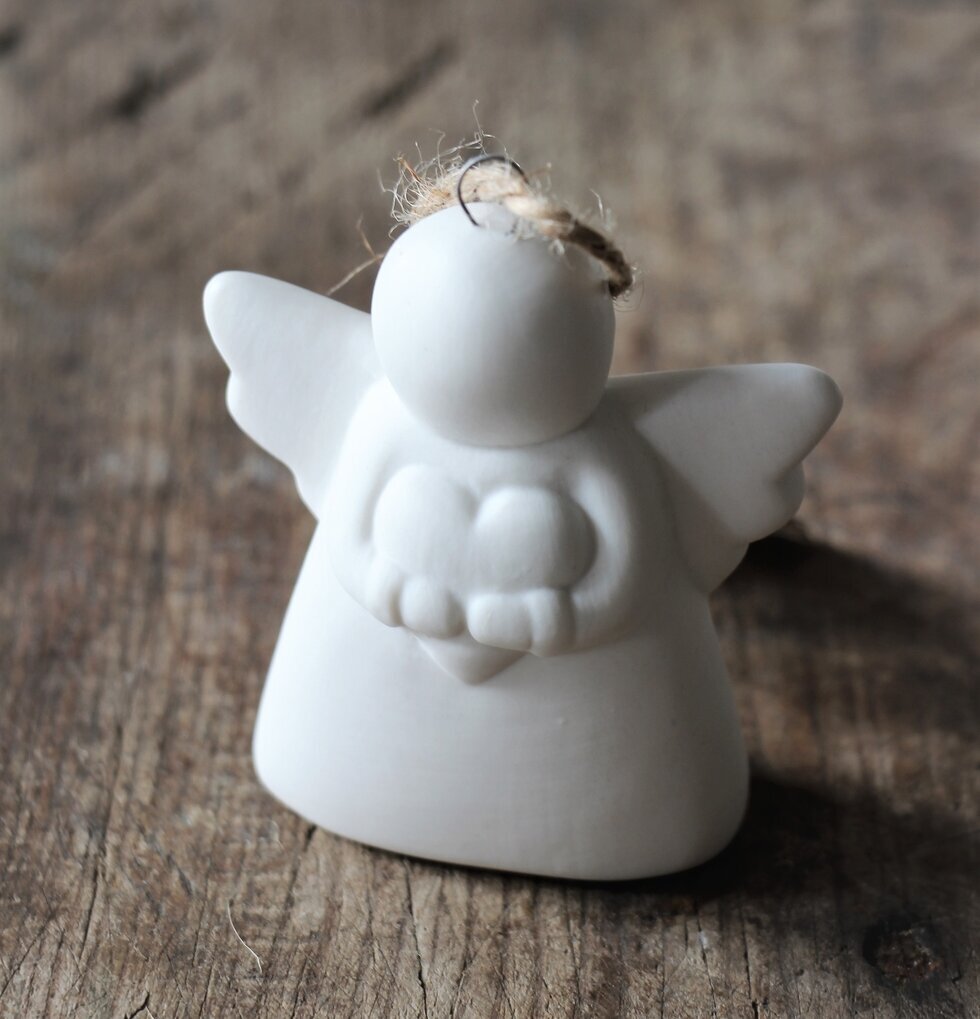 Skyddsängel Hängande Keramik från Majas Cottage på träyta