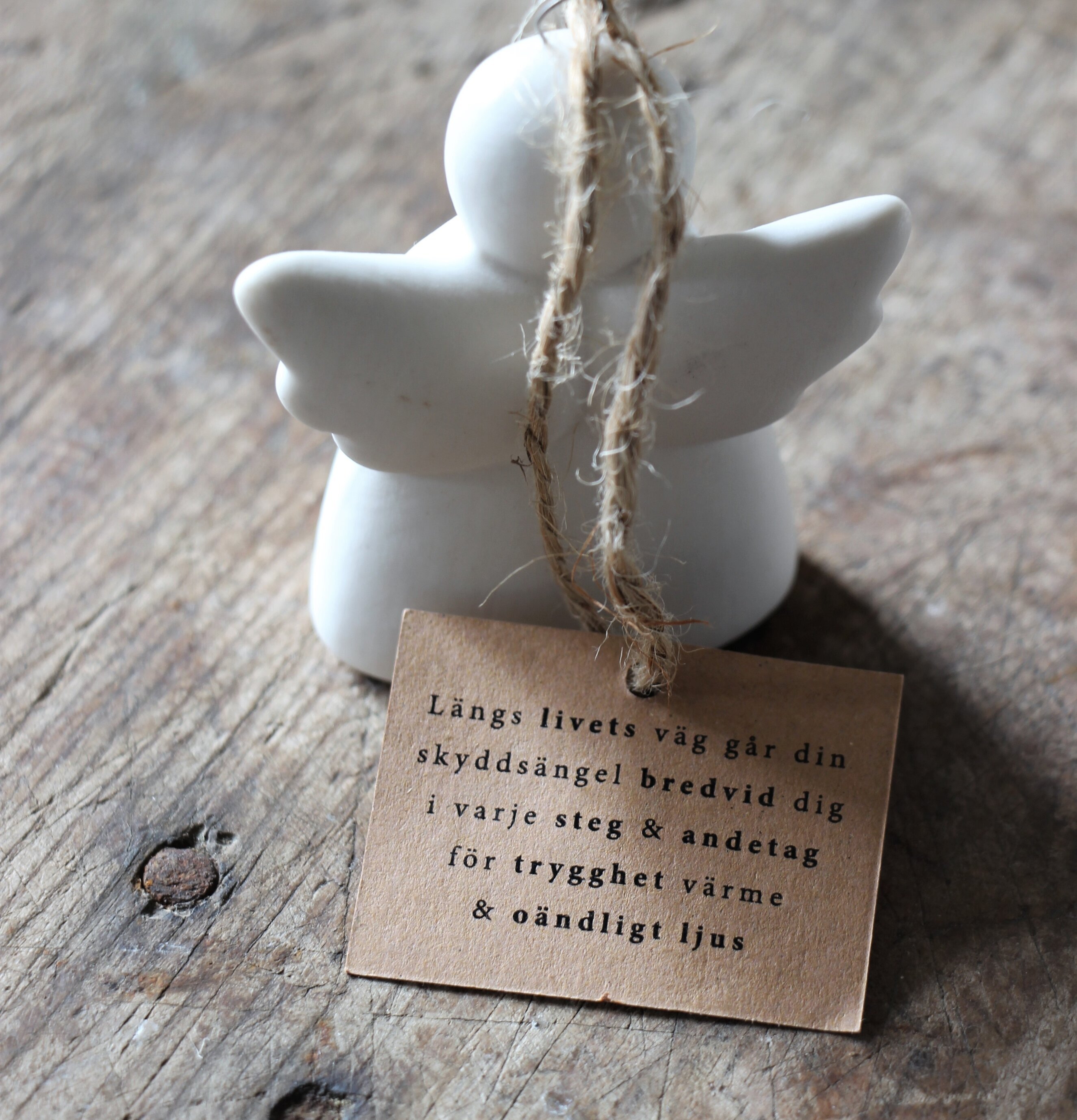 Skyddsängel Hängande Keramik från Majas Cottage på träbord