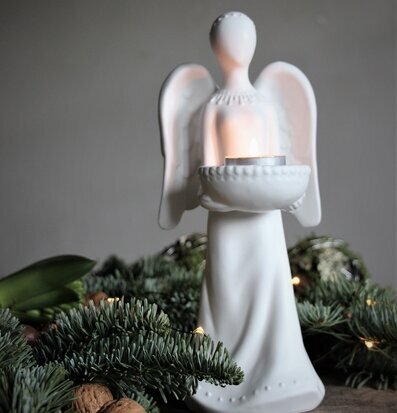 Skyddsängel Stående Vit Keramik från Majas Cottage med ljus