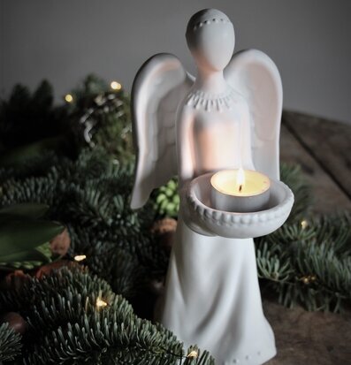 Skyddsängel Stående Vit Keramik från Majas Cottage med ljus