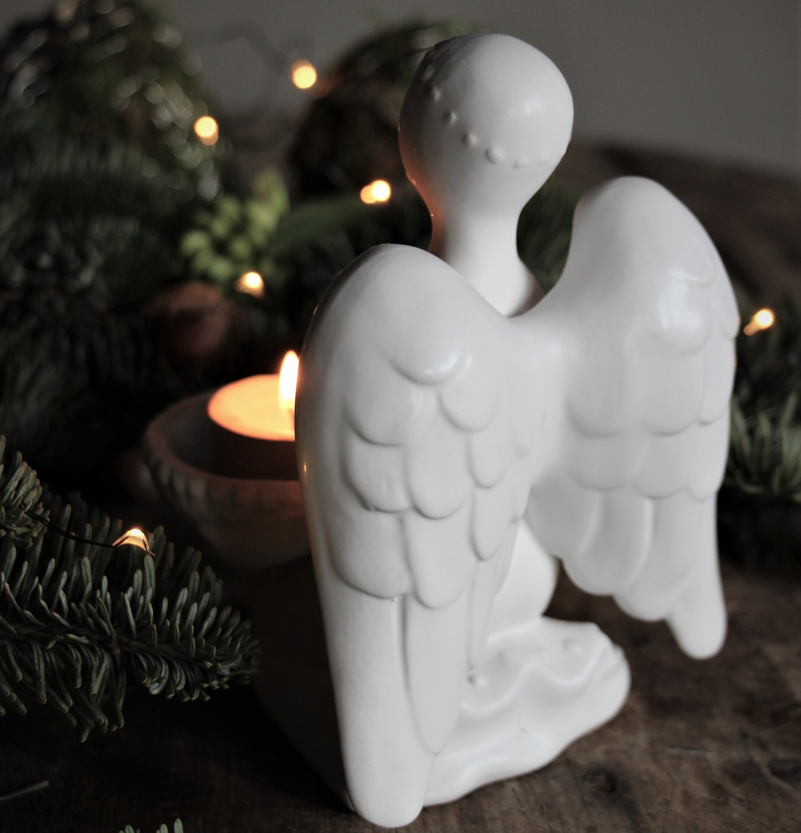 Skyddsängel Sittande Vit Keramik från Majas Cottage, julmiljö
