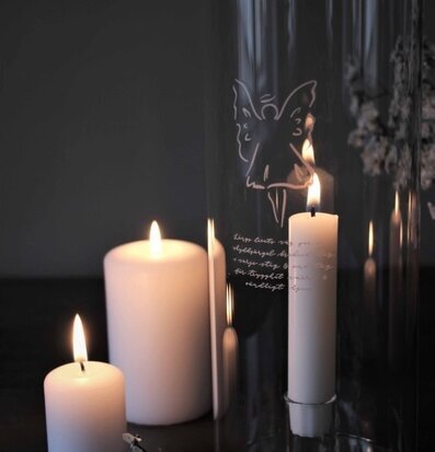 Bild av harmonisk scen med ljus och eleganta detaljer