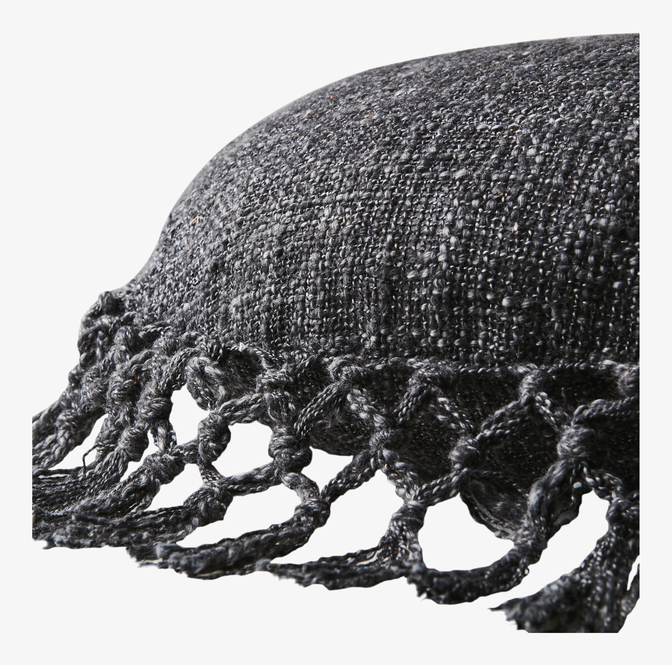 Kudde Fernando Svart från Affari med dekorativa fransar