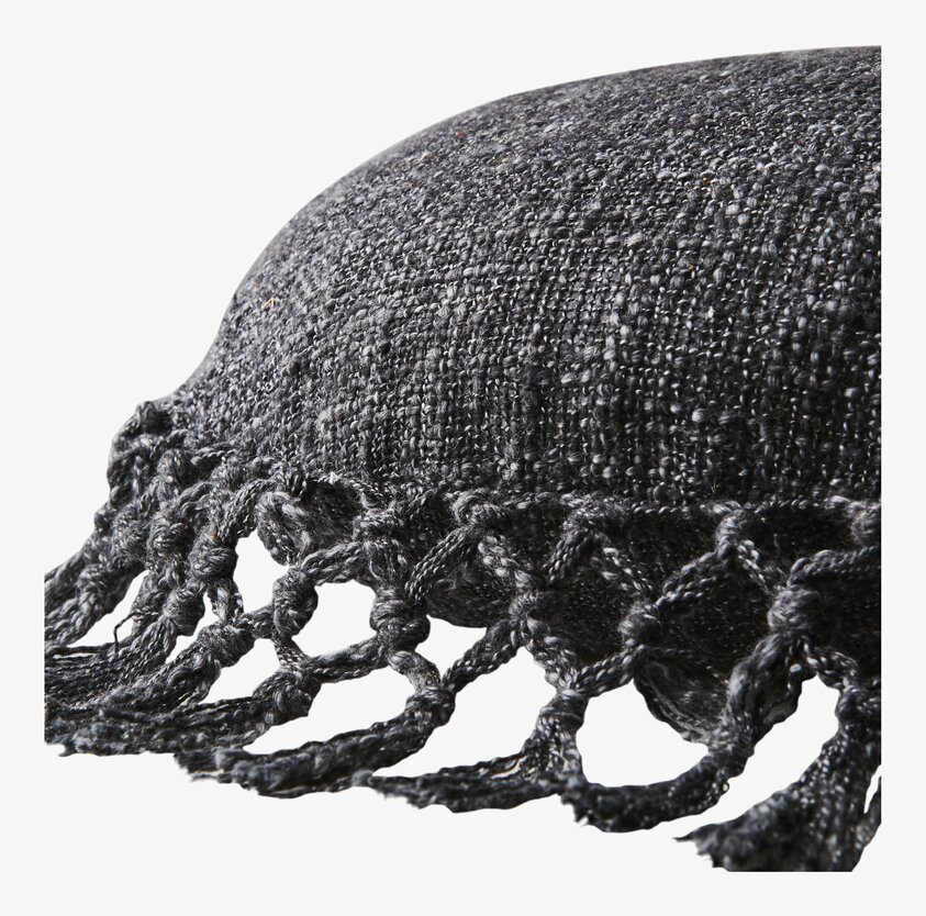 Kudde Fernando Svart från Affari med dekorativa fransar