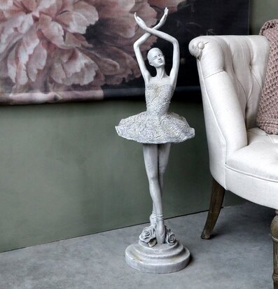 Ballerina Antikgrå från Chic Antique i elegant miljö