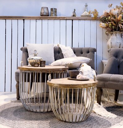 Soffbord Set/2 Antikvit från Chic Antique i rustik miljö