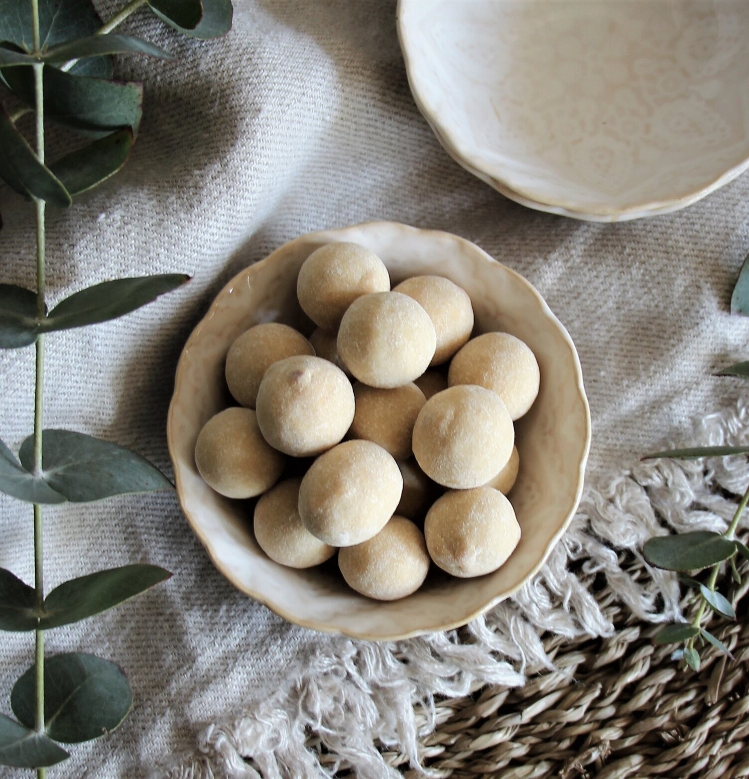 Miniskål Happiness från Majas Cottage på rustik bakgrund