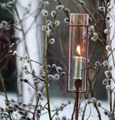 Ljushållare Eldvakt Hög från Eldgarden i naturlig utemiljö