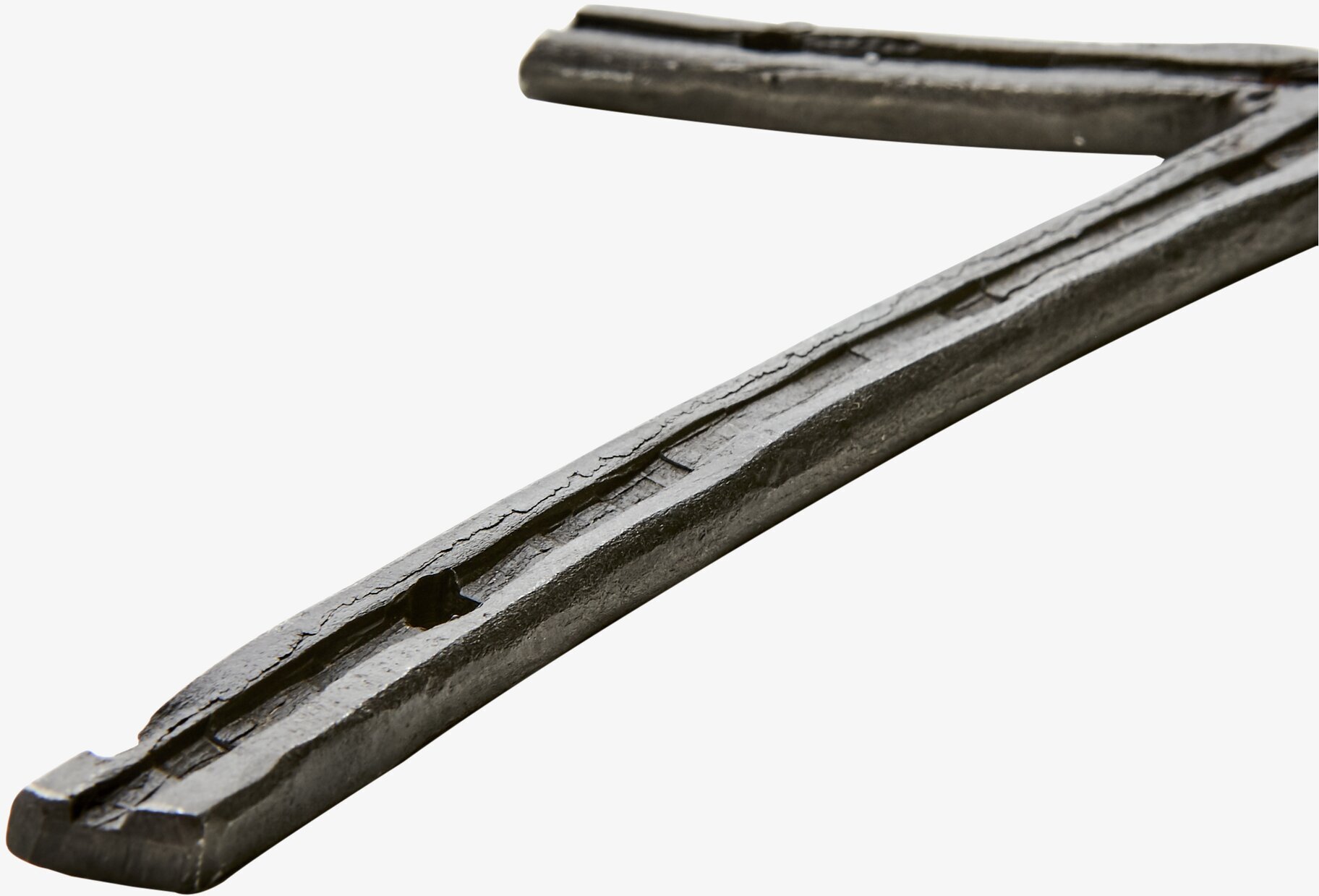 Thor Nummerskylt 7 från Affari i mörkt järn med rå finish