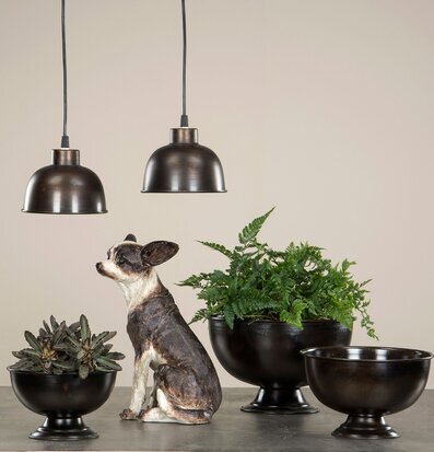 Lampa Nala Antikbrun från A Lot Decoration över ett bord