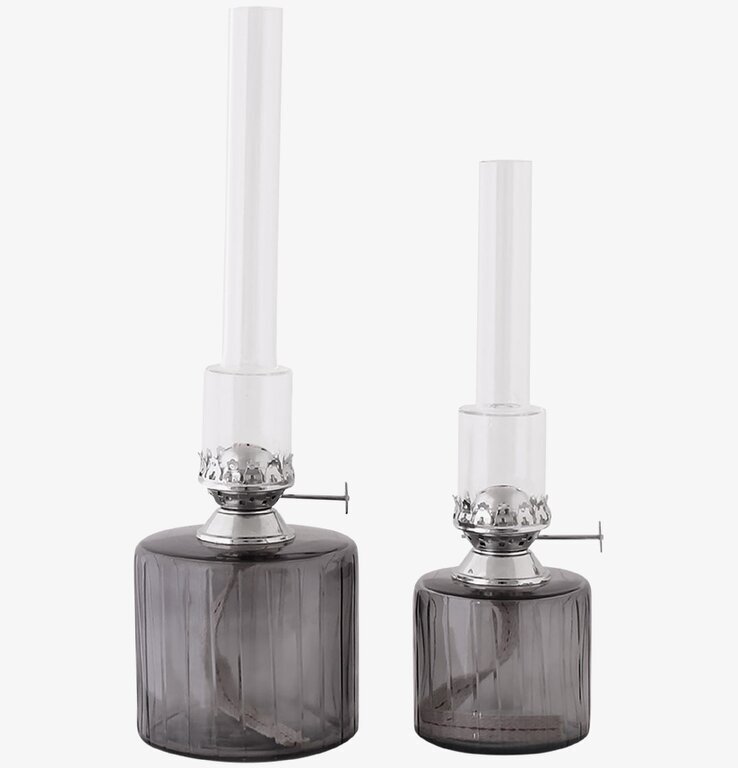 Fotogenlampa Rak Rökgrå Liten från Strömshaga på vit bakgrund