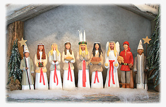 Ängel Elin från Sverigealmanackan i traditionell julscen