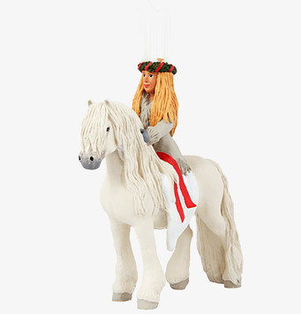 Ridande Lucia från Sverigealmanackan på vit häst