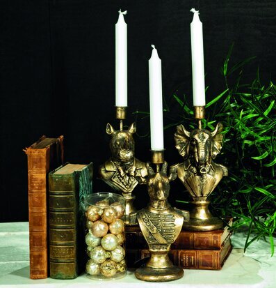 Bild av smakfull inredning med ljusstake och böcker