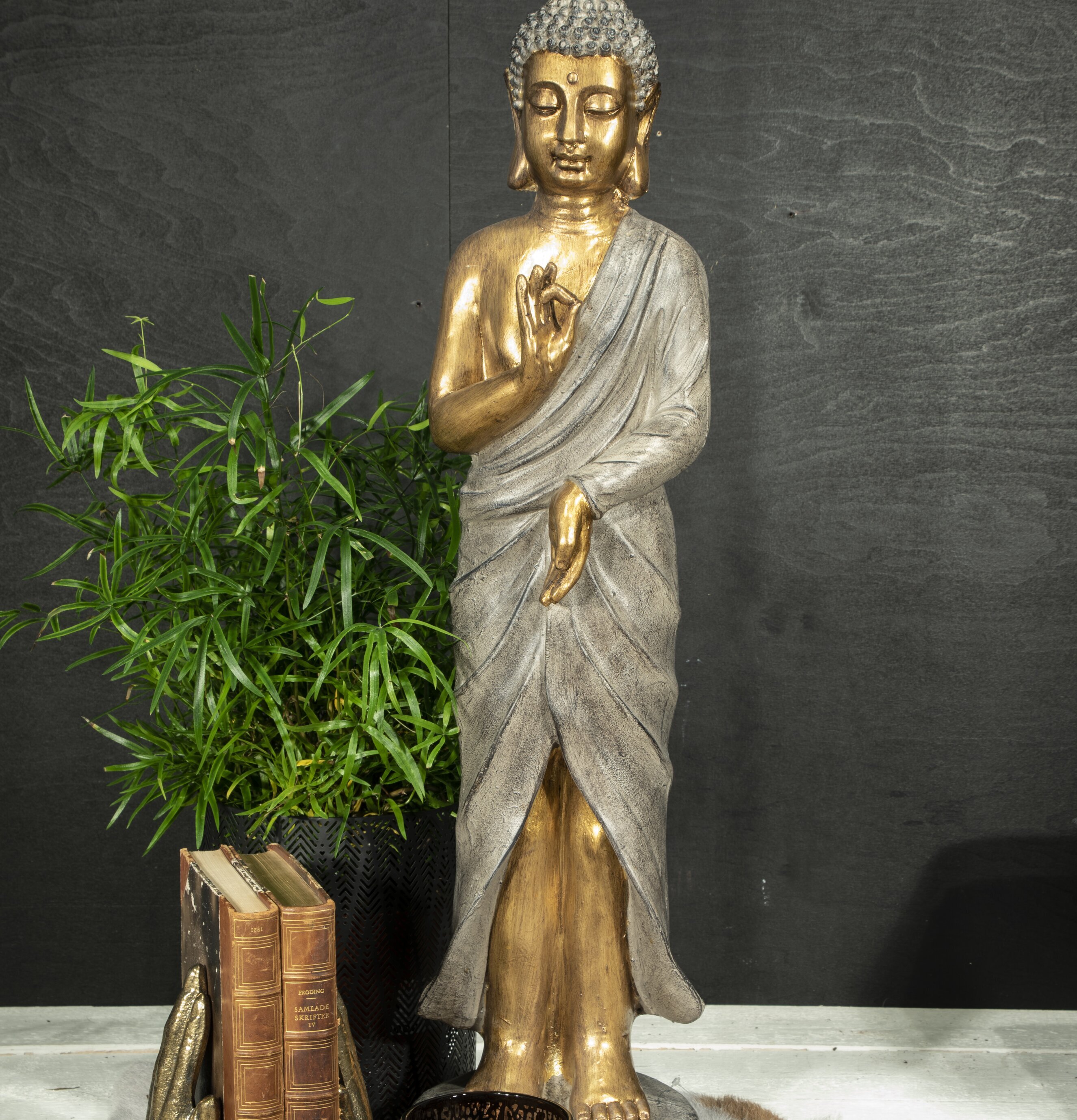 Chaturanga Buddha L från Trademan med detaljerad design